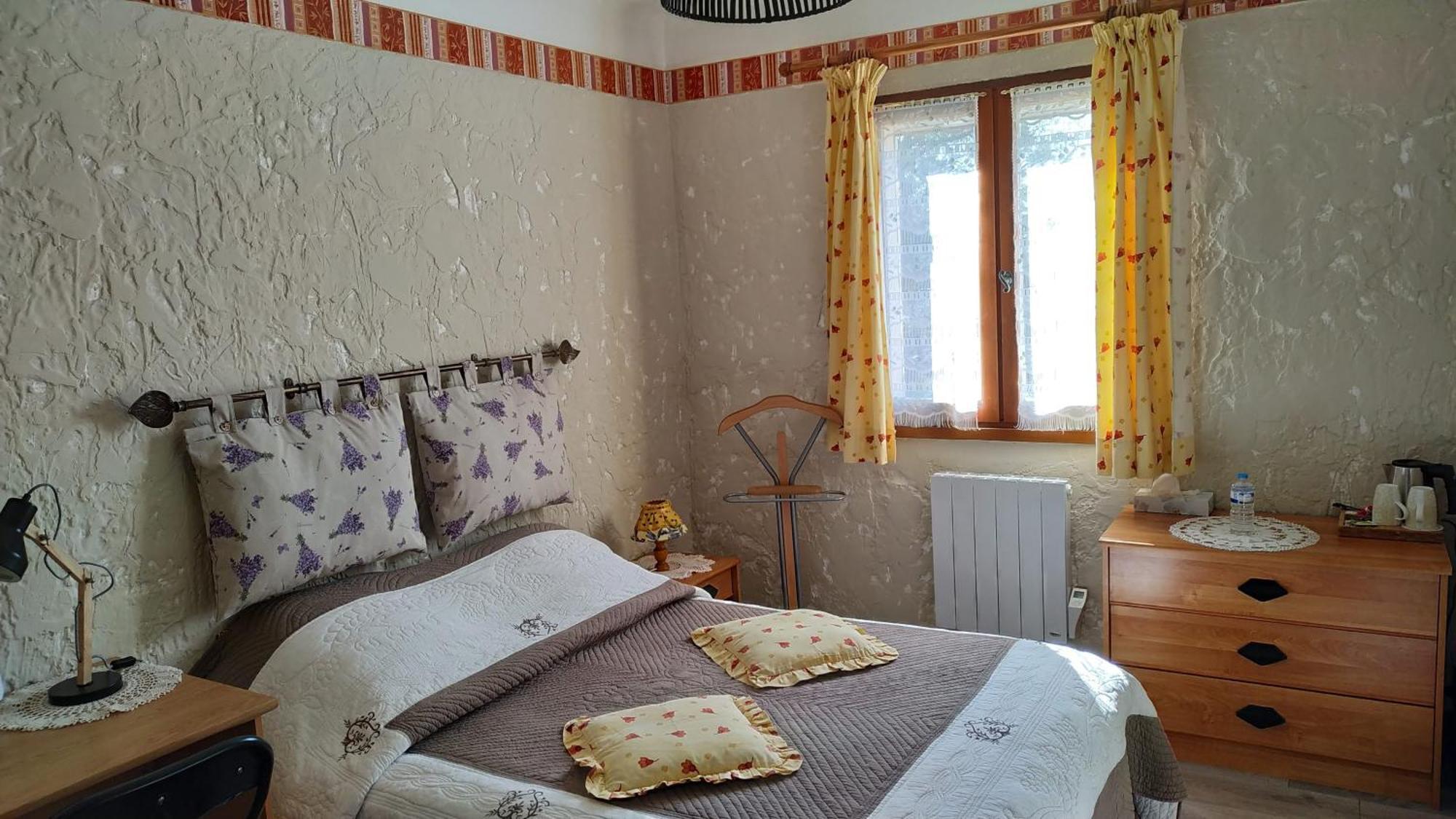 Bed and Breakfast La Pinede De Manon Баржоль Экстерьер фото